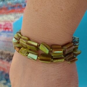 Handmade Set Of 2  Green Shell Stretch Bracelets